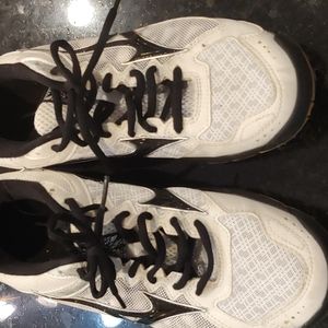 Volleyball shoes